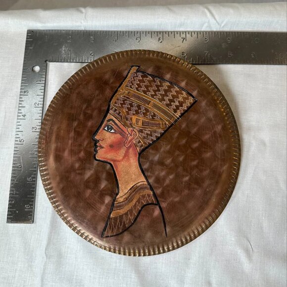 Vintage Egyptian Nefertiti Handmade Wall Decor Plate - Picture 2 of 10